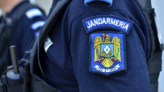 EXCLUSIV | Răspunsul ”fascinant” al Jandarmeriei Buzău, după ce un om al legii a scos pistolul în fața suporterilor Stelei: ”Acțiunea a condus la încetarea conflictului”