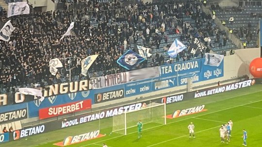 FOTO | Un mesaj obscen a fost văzut inclusiv la TV în timpul derby-ului Craiovei. Mititelu, scos din sărite: ”N-o să iert niciodată chestia asta”