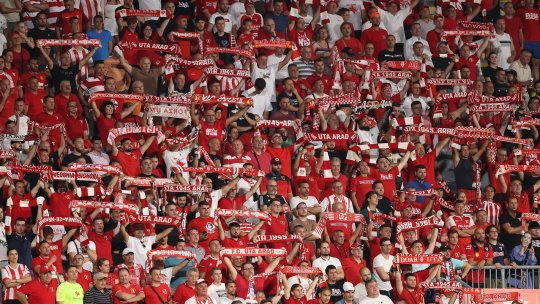 FOTO | Fanii UTA-ei i-au pregătit un mesaj ”special” lui Meszar la meciul cu U Cluj: ”O mare bucurie / Să te vedem la pușcărie”. Scenografie spectaculoasă a arădenilor