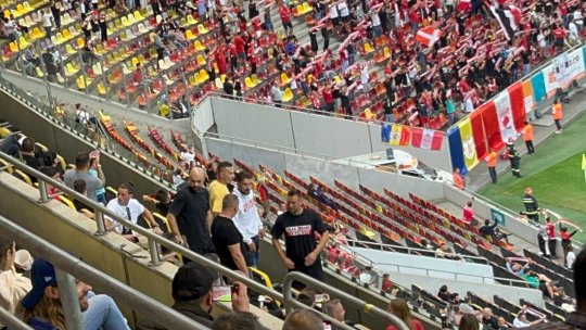 FOTO + VIDEO | Prezență surprinzătoare pe Arena Națională! Unul dintre cei mai controversați antrenori români, surprins alături de trei jucători ai lui Dinamo