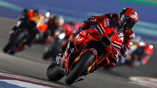 F. Bagnaia câștigă cursa din Qatar! Campionul mondial începe noul sezon MotoGP cu o victorie, așa cum l-a încheiat pe cel din 2023