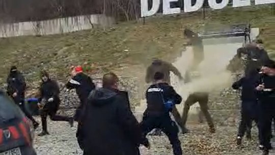 VIDEO | Ultrașii de la U Cluj și UTA s-au bătut în drumul spre București