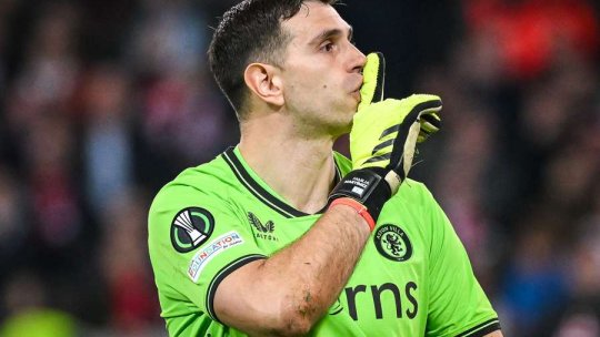 Emiliano Martinez a primit două cartonașe galbene după ce i-a provocat pe fanii lui Lille, dar nu a fost eliminat. Care a fost motivul