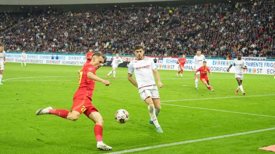 FOTO | Gol controversat marcat în FCSB - Rapid. A ieșit sau nu mingea?