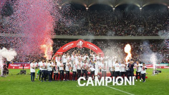 Imaginile bucuriei: FCSB a primit trofeul de campioană în fața unui stadion plin