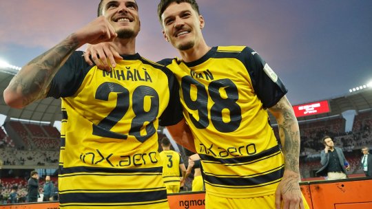 Dennis Man, desemnat jucătorul sezonului la Parma! Pe ce loc s-a clasat Valentin Mihăilă în topul celor mai importanți fotbaliști ai ”cruciaților” din acest campionat