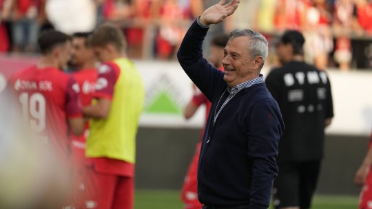 "4-5 jucători o să semneze!" Mircea Rednic, anunț important după ce UTA a câștigat play-out-ul