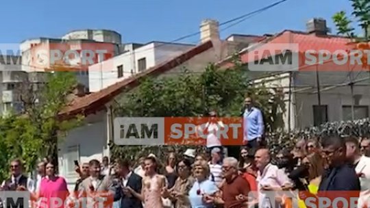 EXCLUSIV | Ianis Hagi și soția au dansat în stradă! Imagini senzaționale cu hora machedonească, la nunta decarului României