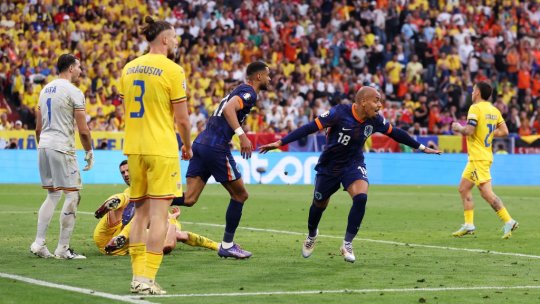 România - Olanda 0-2, ACUM, pe iAMsport.ro. Malen înscrie după o greșeală impardonabilă a lui Drăgușin