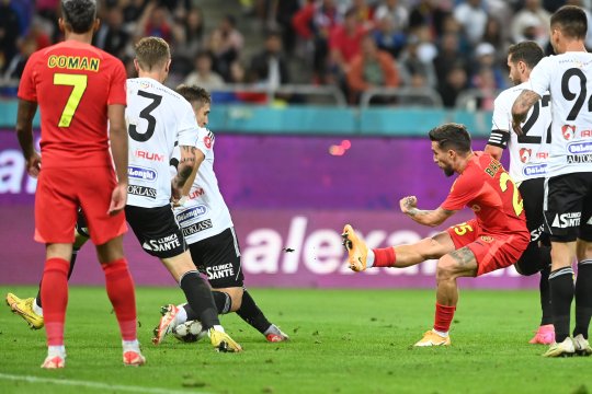 FCSB – U Cluj 2-2. ”Șepcile roșii” egalează cu două minute înainte de final și pleacă cu un punct
