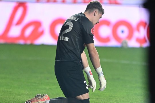 Ștefan Târnovanu, surprins în lacrimi la finalul meciului cu Petrolul. Gigi Becali: ”A luat un gol pe care nu trebuia să îl ia”