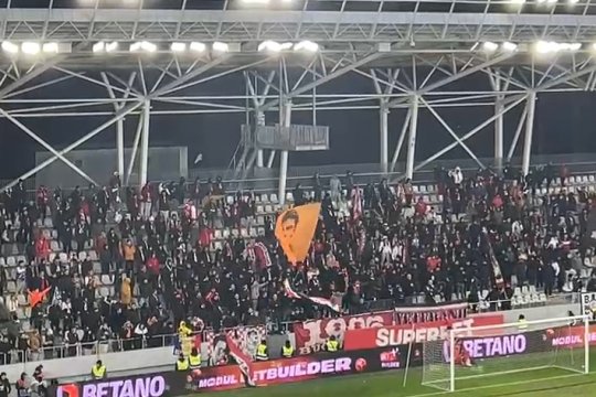 Fanii lui Dinamo s-au săturat și au erupt la finalul meciului cu U Cluj: "Plecați cu toții, lăsați-ne, Dinamo nu e o afacere"  VIDEO