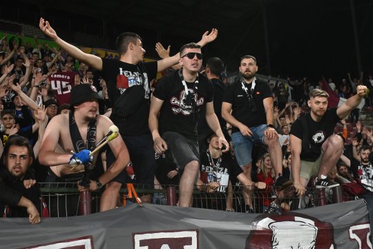 Tensiune la CFR Cluj înainte de derby-ul cu "U" Cluj. Decizia luată de fani: Mandorlini, Camora și Deac, implicați