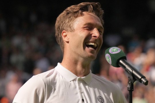 Declarația care a stârnit hohote de râs la Wimbledon a celui care l-a eliminat pe Ruud. ”I-am spus mamei că ar fi bine să se liniștească puțin”.