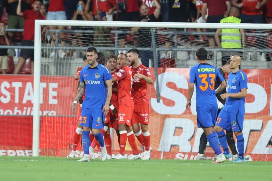 UTA Arad - FCSB 2-1. Primul eșec pentru bucureșteni în acest sezon de Liga 1. Coman și Pantea, eliminați