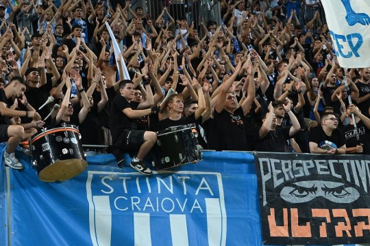 A început derby-ul. FCSB, atacată dur de olteni: "Jucăm contra cancerului cel mai agresiv din fotbalul românesc"