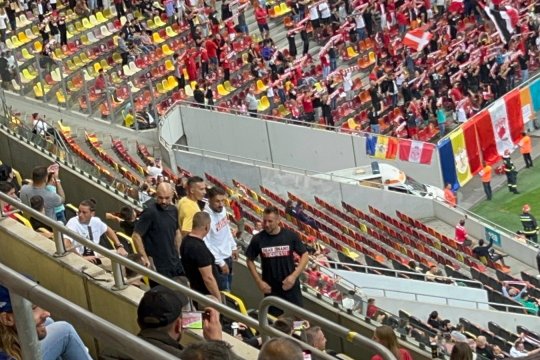 FOTO + VIDEO | Prezență surprinzătoare pe Arena Națională! Unul dintre cei mai controversați antrenori români, surprins alături de trei jucători ai lui Dinamo