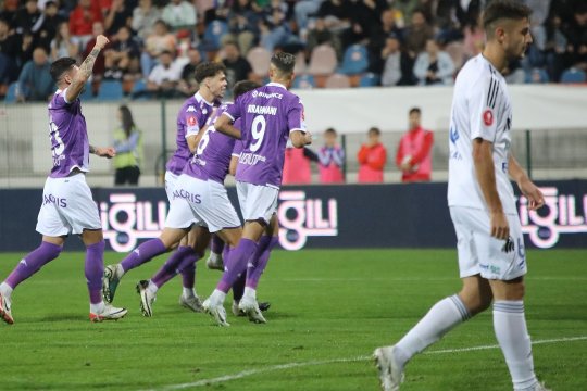 Faza grupelor din Cupa României. Ultimele meciuri din prima etapă: Botoșani - Rapid 1-3, CSA Steaua - U Cluj 1-3, Alexandria - CFR 1-3