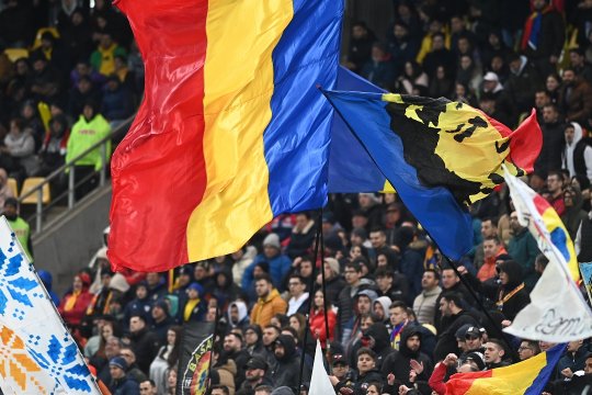 FOTO | Scenografie emoționantă pregătită de suporterii României la meciul cu Israel: ”Țara mea de glorii, țara mea de dor”