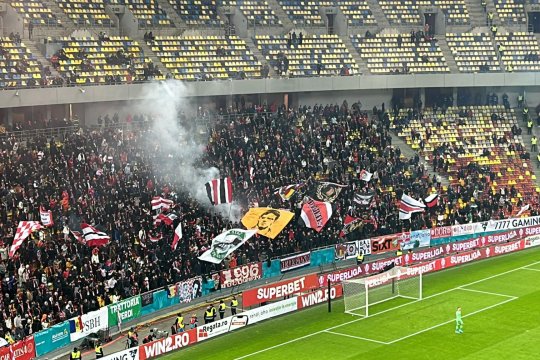 Mesaje către nimeni! Ce bannere au afișat fanii lui Dinamo la derby-ul cu Rapid, în absența suporterilor adverși: ”Centenar inventat, parastas adevărat”