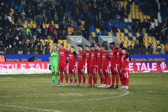 Dinamoviștii, loviți de VAR. "Câinii" s-au bucurat degeaba pentru golul care ar fi putut aduce egalarea pe tabelă