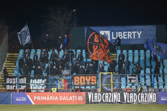 Suporterii FCU Craiova, nervoși pe Adrian Mititelu! Cum au protestat fanii: ”Știința nu este jucăria familiei tale!”