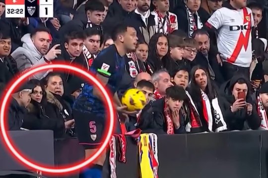 Scene halucinante în LaLiga! Un fotbalist al celor de la Sevilla a fost agresat sexual de un suporter în mijocul meciului