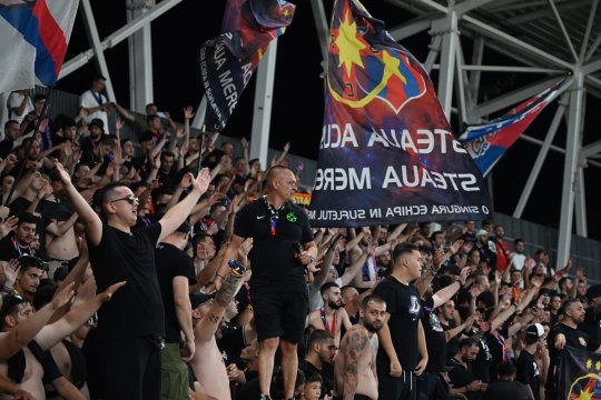 Galeria FCSB, mesaj de susținere pentru ultrașii rivalei Rapid. Ce banner au afișat pe un bulevard din București