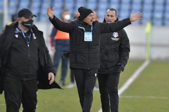 Bogdan Andone, foc și pară pe arbitri după eșecul la scor de neprezentare cu U Cluj: ”Arbitrează în ce direcție vor ei. Nu ciupești cât vrei tu”