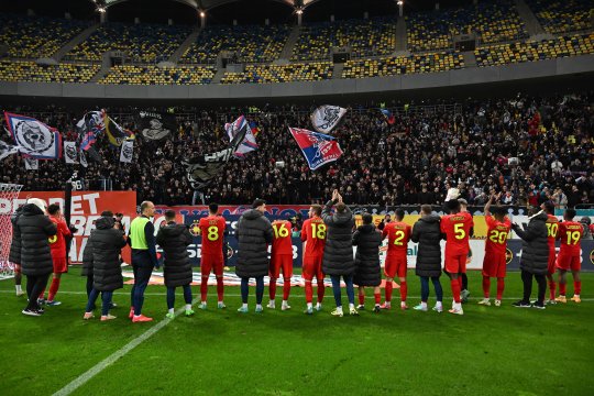 Bucurie mare la FCSB după succesul cu Petrolul: jucătorii au sărbătorit alături de suporteri. Cui i-a dedicat victoria Elias Charalambous