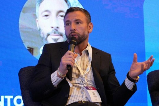 Răzvan Raț laudă unul dintre investitorii din fotbalul românesc: ”Aduce singur, fără performanță sportivă, 7 milioane de euro în club”