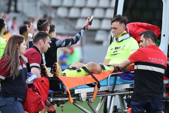 Primele declarații ale lui Luca Mihai după accidentarea gravă din jocul cu Dinamo: ”Sunt cam supărat pe el”