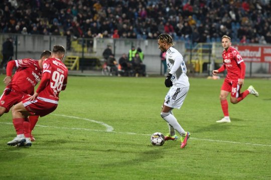 FC Botoșani - Dinamo 2-1. "Câinii" sunt loviți din nou pe final și pierd