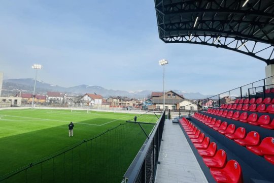 O bază sportivă de 3.000.000 de euro va fi inaugurată într-un oraș din România cu 11.000 de locuitori! Câte locuri are noul stadion