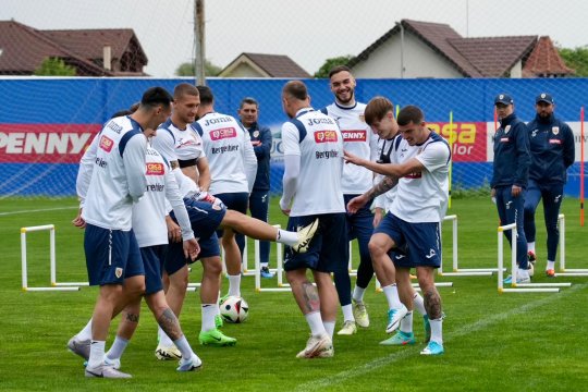 Euro, venim! O parte din jucătorii României au început pregătirile la Mogoșoaia pentru turneul final