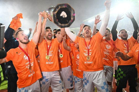 OFICIAL | Patru transferuri într-o zi la Corvinul Hunedoara. Florin Maxim își întărește lotul pentru Europa League