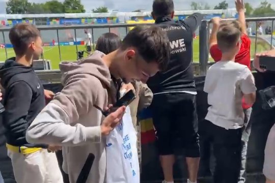 Un fan a izbucnit în lacrimi la antrenamentul naționalei. Momentul emoționant care l-a făcut să plângă de fericire