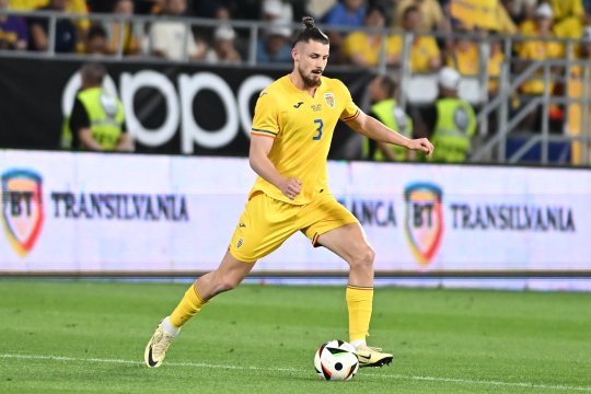 Radu Drăgușin s-a pozat în tricoul României, iar vedetele de la Tottenham au reacționat imediat
