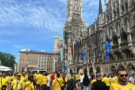 Românii fac legea la Munchen. Suporterii tricolorilor s-au instalat deja la puburile din centrul orașului înainte de a se îndrepta spre stadion