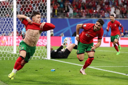 I-a salvat Chico, ăsta micu’ al lui Conceicao! Portugalia reușește să învingă Cehia, care a deschis scorul, printr-un gol marcat în minutul 90+2. Cristian Munteanu îți aduce cronica unui meci de infarct