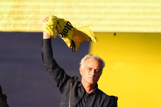 Jose Mourinho, primit ca un pașă în Turcia! Fanii lui Fenerbahce au făcut spectacol la prezentarea de la Istanbul
