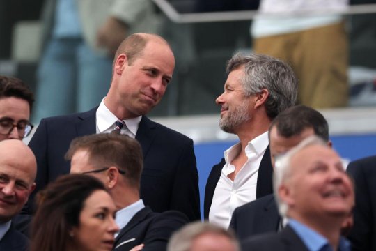 În timp ce Anglia și Danemarca sunt rivale la EURO 2024, prințul William se fotografiază cu regele Frederik al Danemarcei. ”Fie ca cea mai bună echipă să câștige”