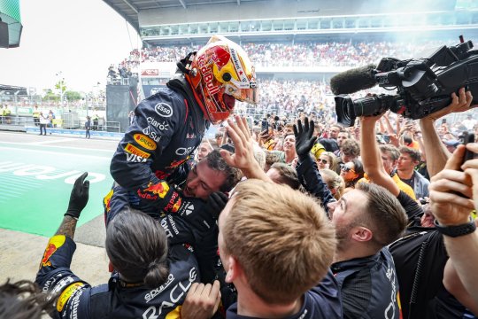Max Verstappen câștiga cursa de Formula 1 din Spania. Lewis Hamilton a prins podiumul