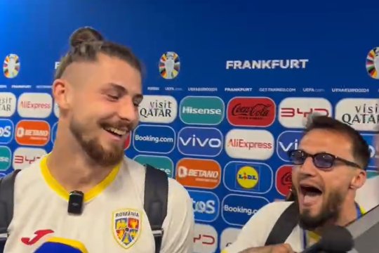 Moment fabulos după Slovacia - România 1-1! Radu Drăgușin, întrerupt la interviu de coechipieri, veniți cu manele pe boxă: ”Îmi doresc să plecăm cât mai târziu!”