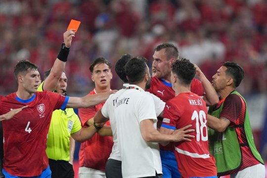 Istvan Kovacs, protagonist în cel mai dur meci de la Euro 2024! Centralul român a acordat 18 cartonașe galbene și 2 roșii