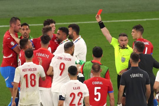 Istvan Kovacs a enervat pe toată lumea după ce a stabilit recordul de cartonașe acordate într-un meci, la Euro: ”A fost atât de îngâmfat”