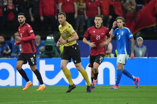 Cine este Felix Zwayer, arbitrul meciului România - Olanda. A primit mită pentru un meci din Germania și a fost suspendat în secret