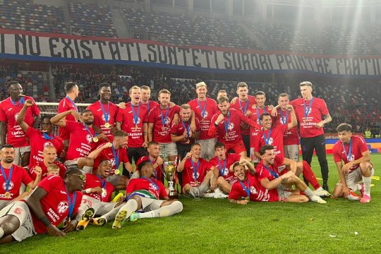 FCSB a câștigat Supercupa după 10 ani! Imagini de la decernarea trofeului