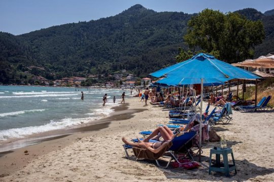 VACANȚA Turiștii români vor avea în Grecia 40 de grade, în iunie. Primul val de căldură, duminică