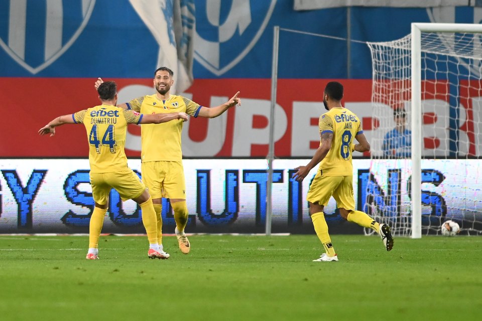Bucuria lui Gicu Grozav în meciul Universitatea Craiova - Petrolul Ploiești, 1-3.